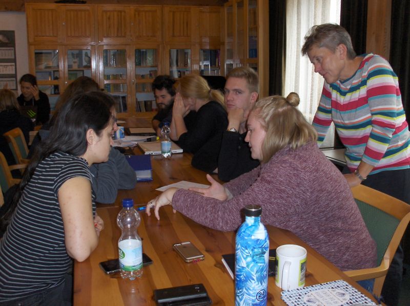 Fot. 5. Praca w laboratorium na Stacji Morskiej w Helu in. Prof. Krzysztofa Skóry