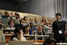 uczestnicy w sali audytoryjnej 4