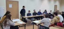 Studenci w trakcie debaty