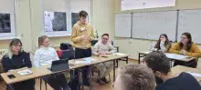 Studenci w trakcie debaty