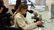 Dzieci w laboratorium