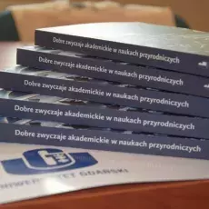 Doświadczenia w podnoszeniu jakości kształcenia na Wydziale zebrane w książce "Dobre zwyczaje akademickie w naukach przyrodniczych"