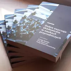 Doświadczenia w podnoszeniu jakości kształcenia na Wydziale zebrane w książce "Dobre zwyczaje akademickie w naukach przyrodniczych"